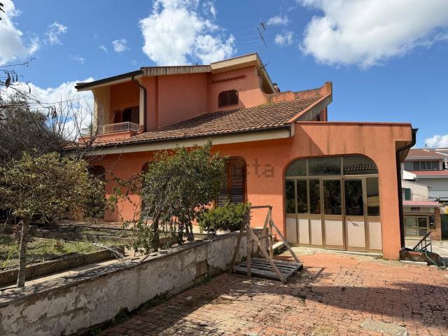 Case e ville in vendita di 220 m² in Via Santa Petronilla, 2