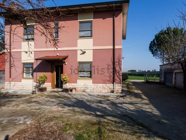 Case e ville in vendita di 220 m² in Via Schiampona, 564