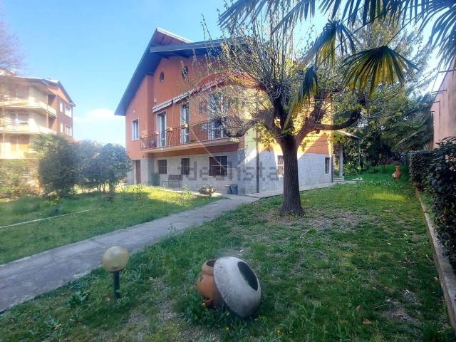 Case e ville in vendita di 220 m² in Via Stelvio, 21