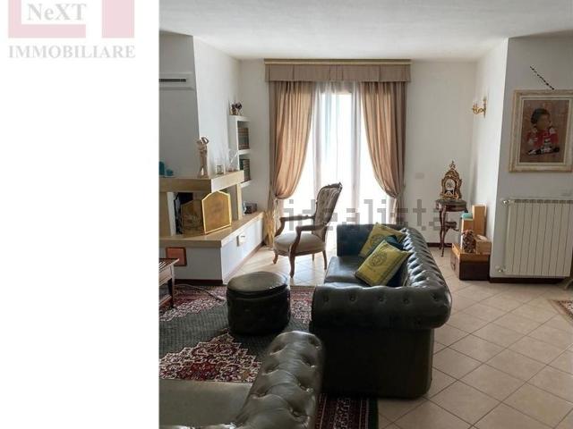 Villetta bifamiliare in vendita di 230 m² in Via Poggio ai Giubbiani