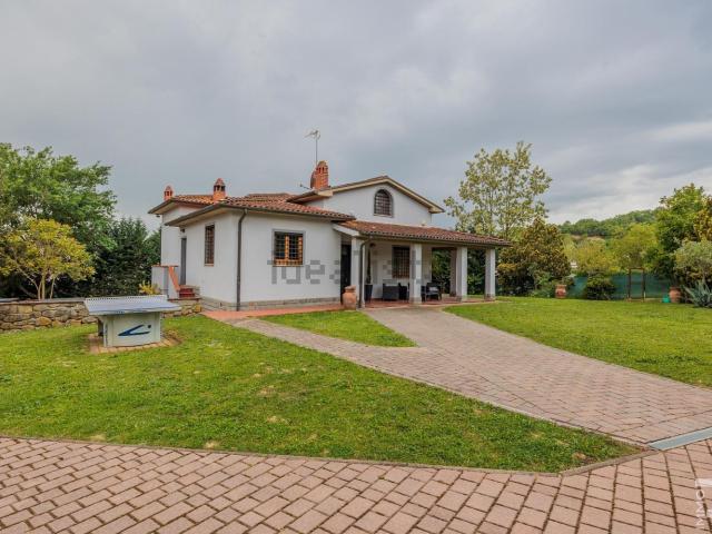 Case e ville in vendita di 220 m² in Via Penna