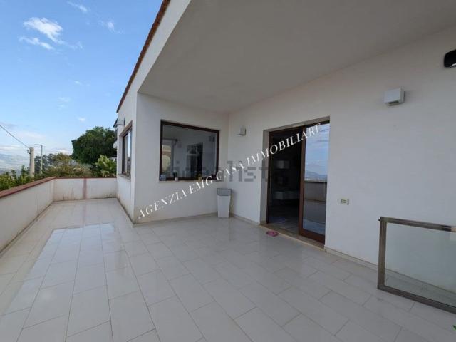 Case e ville in vendita di 220 m² in Via per Monte Bonifato, 65