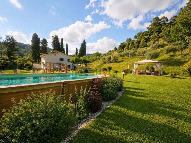 Case e ville in vendita di 220 m² in Via Pian del Rio, 8