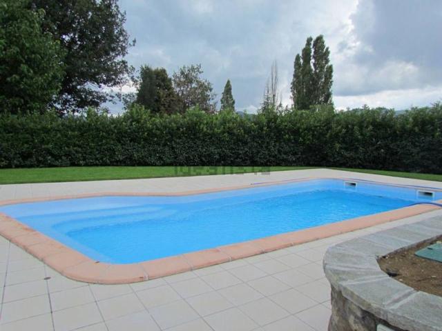 Case e ville in vendita di 220 m² in Via Roma, 10