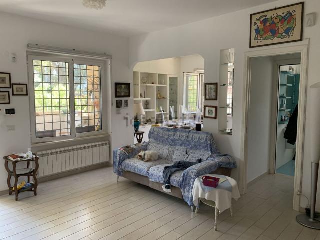 Case e ville in vendita di 220 m² in Via Rapallo