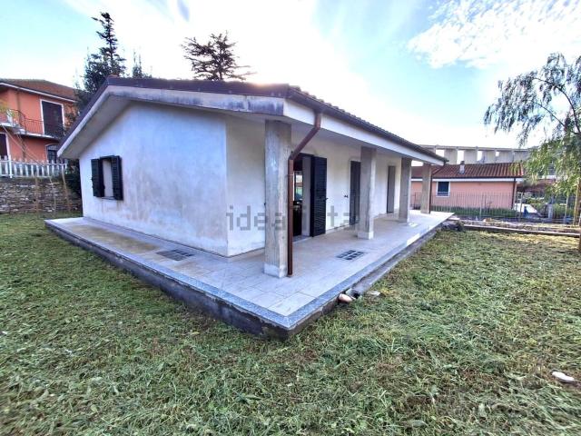 Case e ville in vendita di 220 m² in Via Regina Pacis, 12