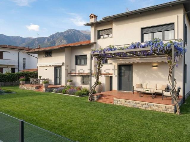 Case e ville in vendita di 220 m² in Via Tonfano
