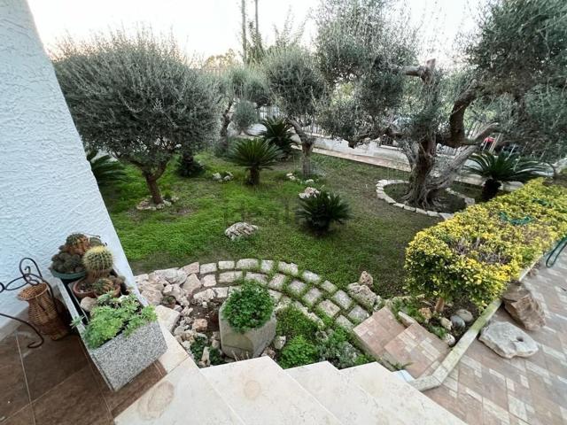 Case e ville in vendita di 220 m² in Via Toniolo, 16