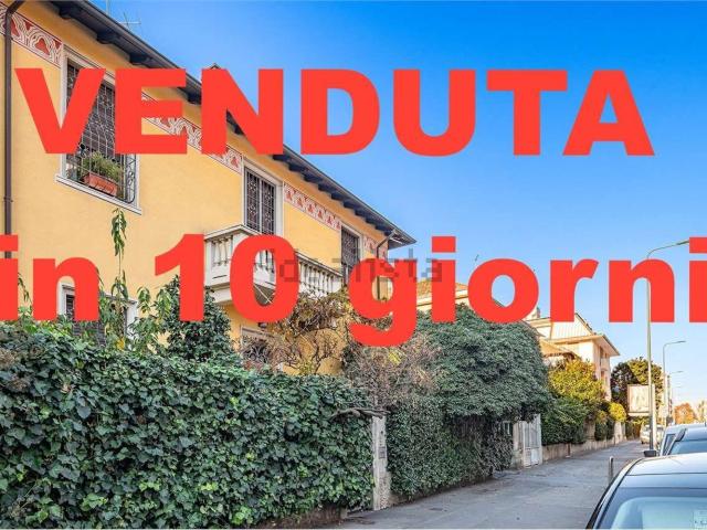 Case e ville in vendita di 220 m² in Via Torquato Taramelli, 7