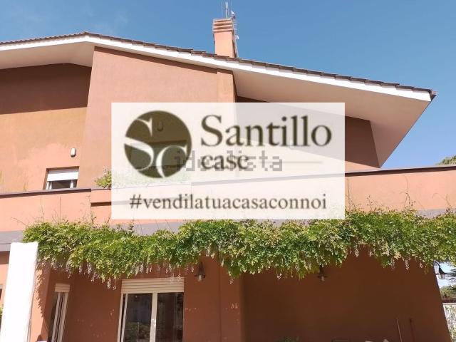 Case e ville in vendita di 220 m² in Via Vittorino Cannavina, 34