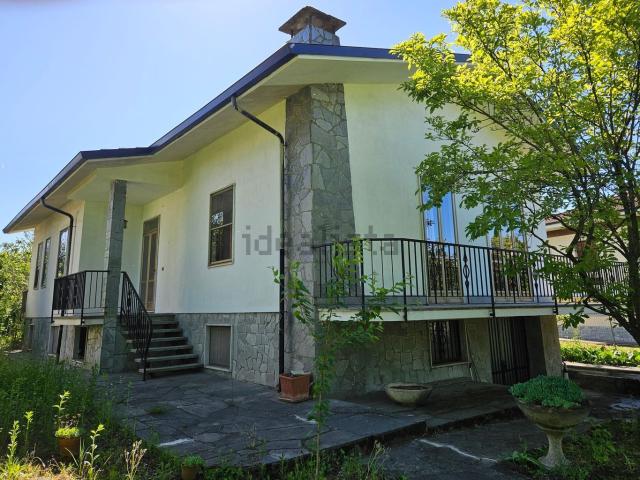 Case e ville in vendita di 220 m² in Viale Cristoforo Colombo, 80