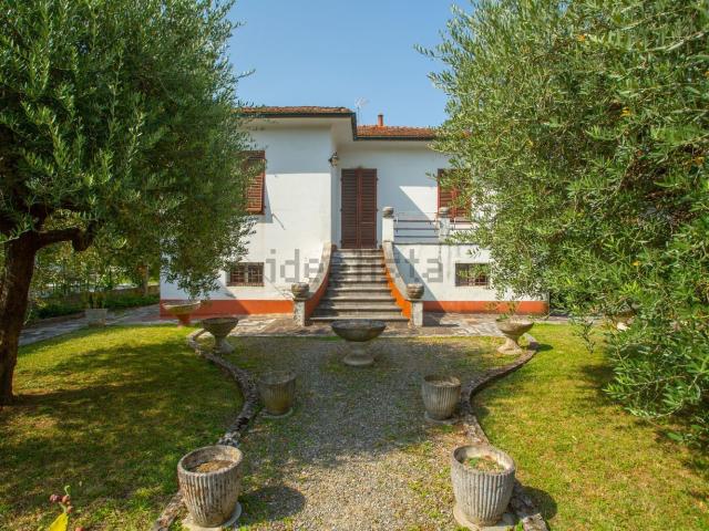Case e ville in vendita di 220 m² in Viale G. Puccini