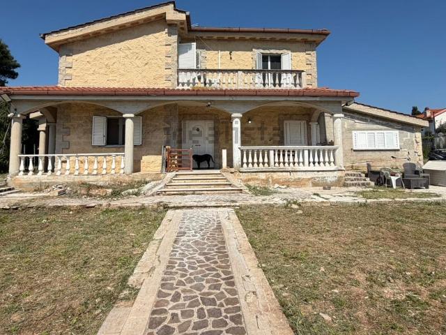 Case e ville in vendita di 220 m² in Viale Marcus, 31