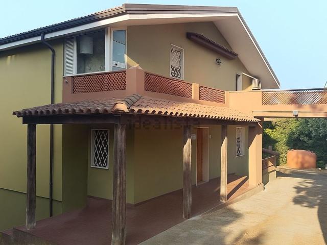 Case e ville in vendita di 220 m² in Viale Porto Torres