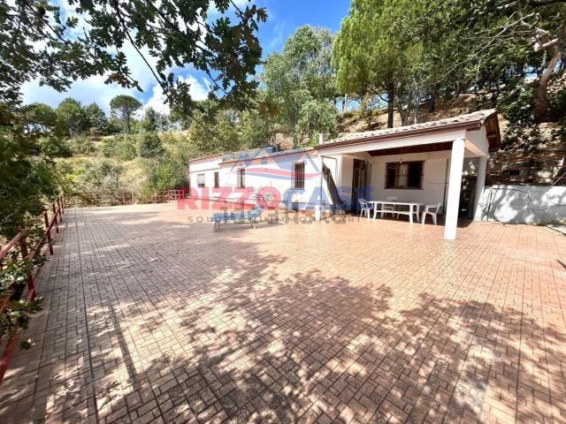 Case e ville in vendita di 220 m² in Contrada Grimiti