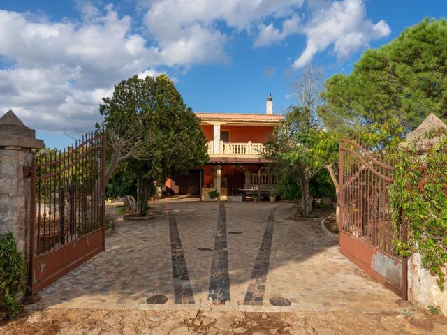 Case e ville in vendita di 220 m² in Contrada Piano di Cernera