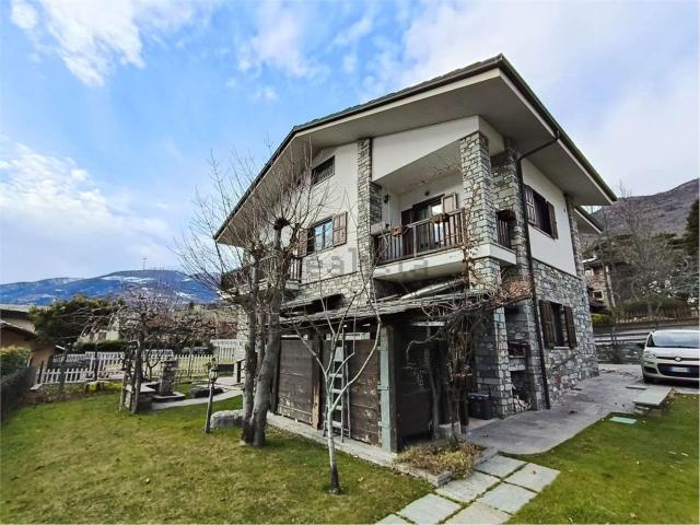 Case e ville in vendita di 220 m² in Località Condemine, 54