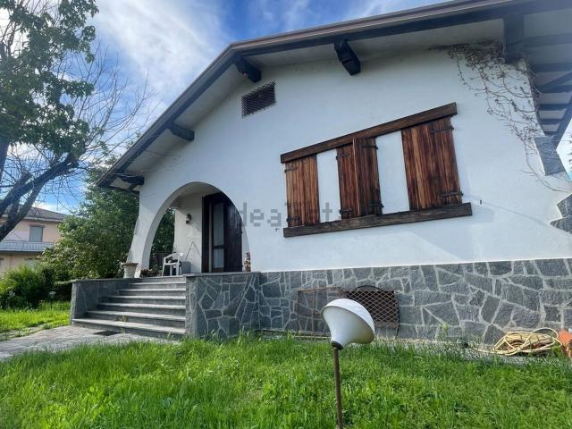 Case e ville in vendita di 220 m² in Strada alla Verza