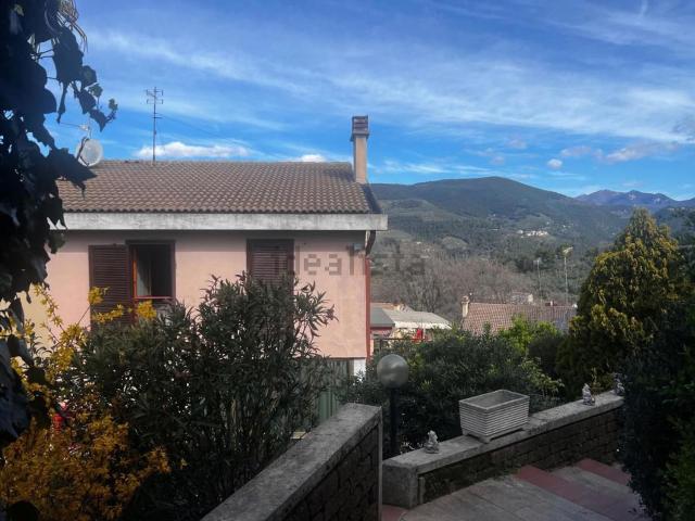 Case e ville in vendita di 220 m² in Strada della Romita