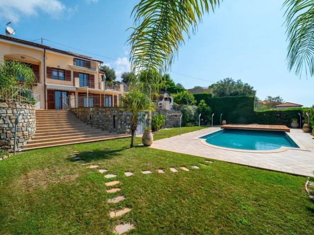 Case e ville in vendita di 220 m² in Strada San Lorenzo, 105