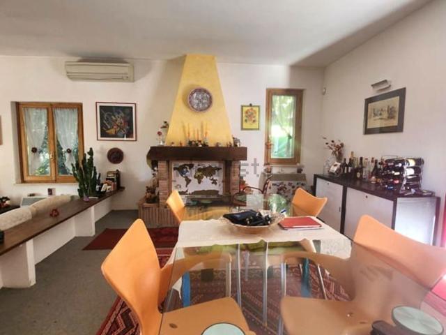 Case e ville in vendita di 220 m² in Strada Scogliara