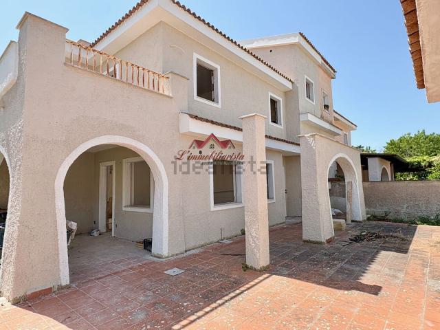 Case e ville in vendita di 220 m² in Strada Statale Bari Taranto