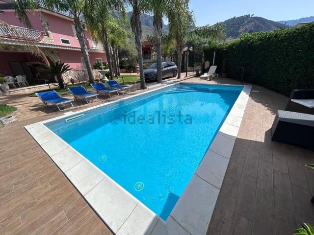 Case e ville in vendita di 220 m² in Strada Piano Madonna