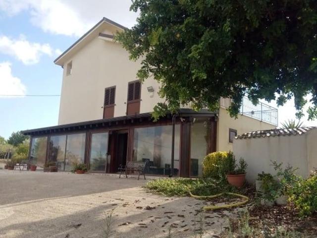 Case e ville in vendita di 220 m² in Strada Provinciale Elisabetta Aragona