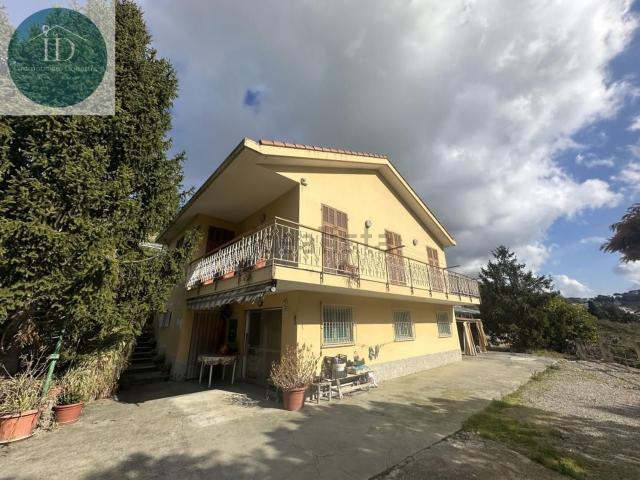 Case e ville in vendita di 220 m² in Strada Vicinale Costa Fallita, 27