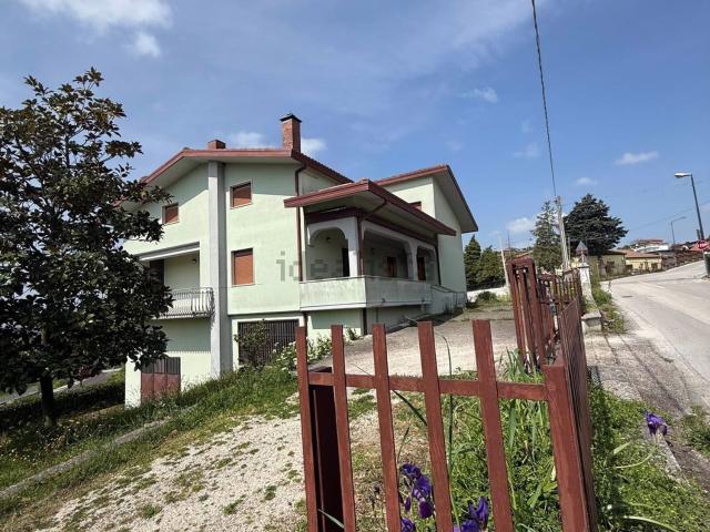 Case e ville in vendita di 221 m² in Via Canale