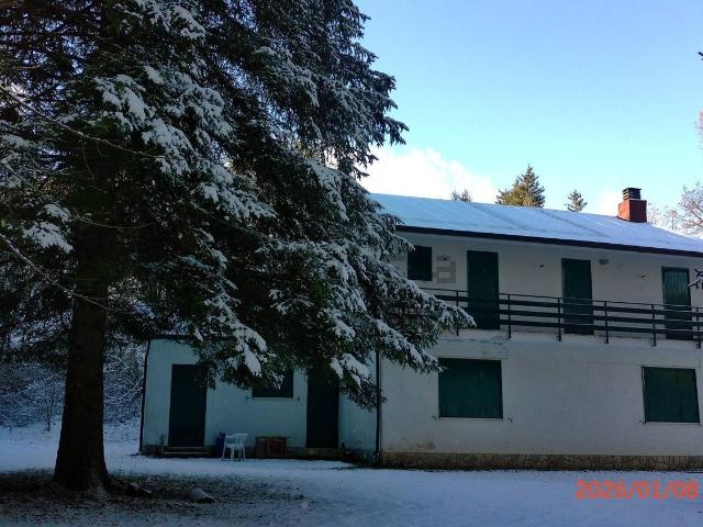 Case e ville in vendita di 221 m² in Via Fonte Fracassi, 1