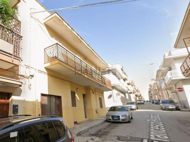 Case e ville in vendita di 221 m² in Via Francesco Petrarca