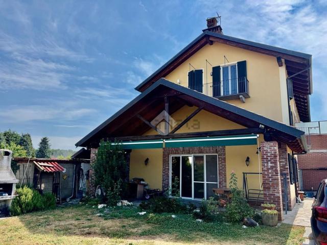 Case e ville in vendita di 221 m² in Via Napoleone III, 11