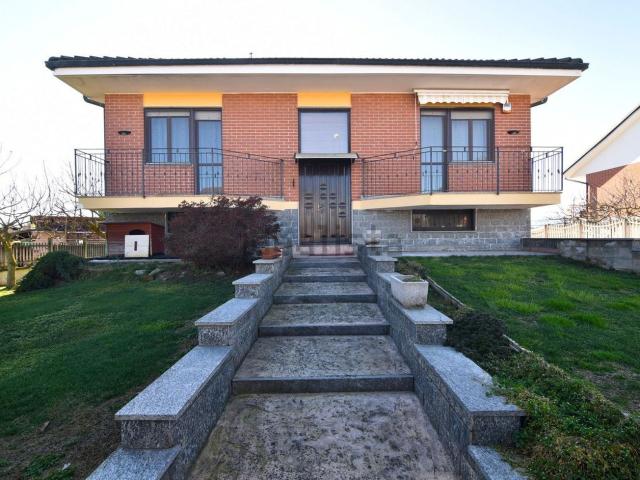 Case e ville in vendita di 221 m² in Via Rivarossa, 42