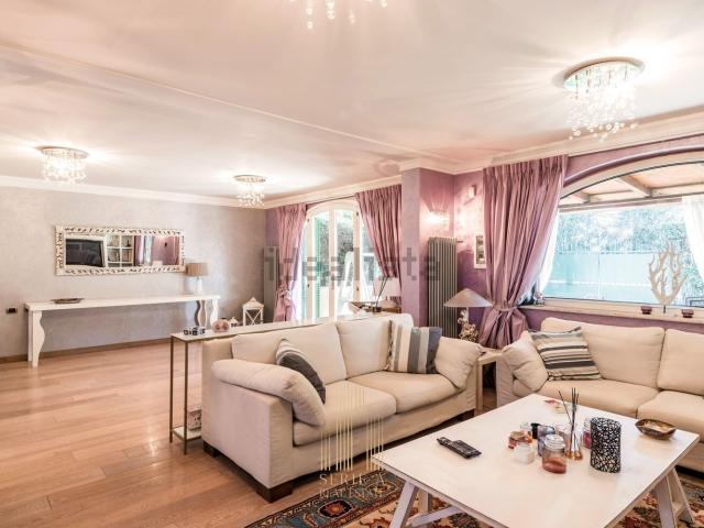 Case e ville in vendita di 221 m² in Viale Giappone