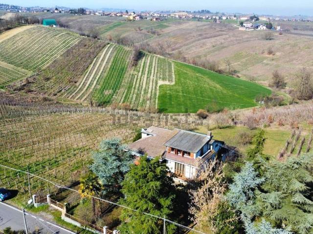 Case e ville in vendita di 221 m² in Località Fornello, 246