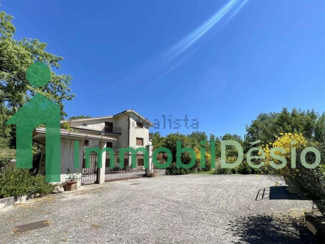 Case e ville in vendita di 222 m²
