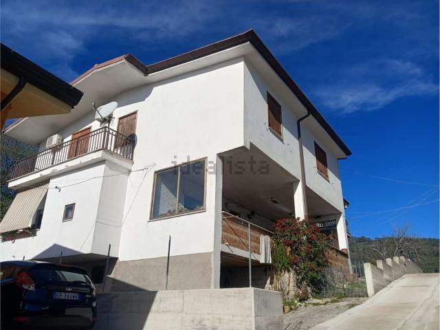 Case e ville in vendita di 222 m² in Via Casali, 59