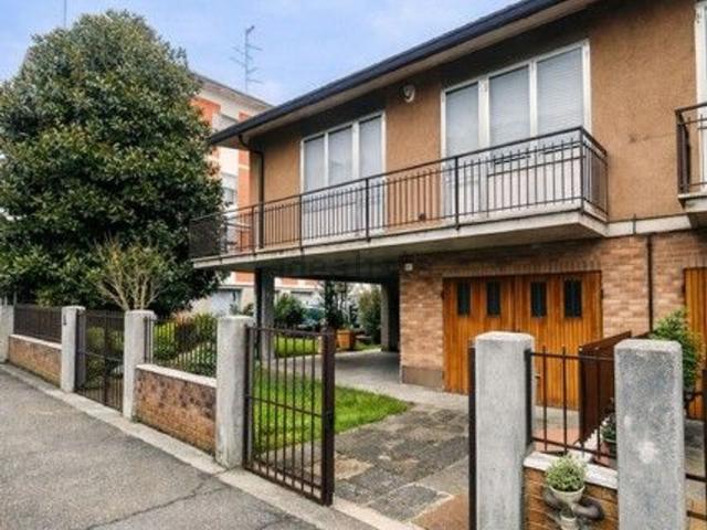 Case e ville in vendita di 271 m² in Via Giuseppe Zalamella