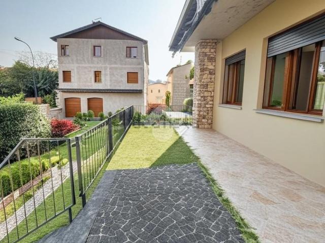 Case e ville in vendita di 222 m² in Via Grado, 2
