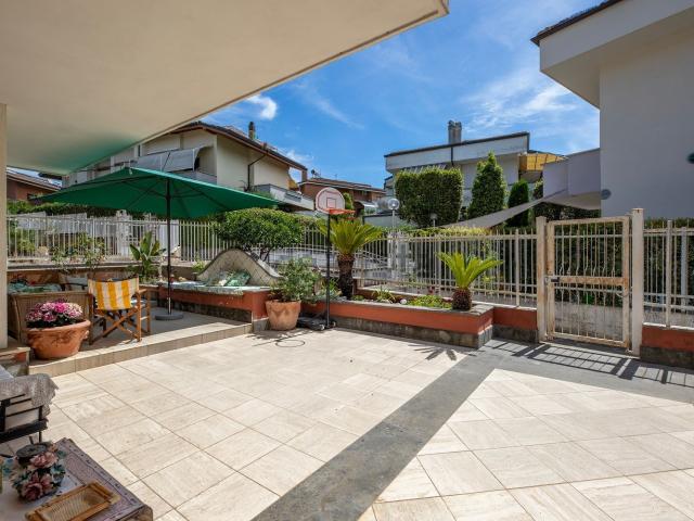 Case e ville in vendita di 222 m² in Via Frassinoro