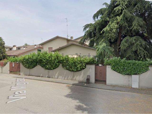 Case e ville in vendita di 222 m² in Via Migliaro, 36