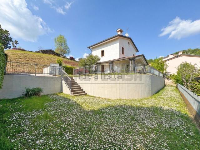 Case e ville in vendita di 222 m² in Via Pianacattiva di Mezzo, 11
