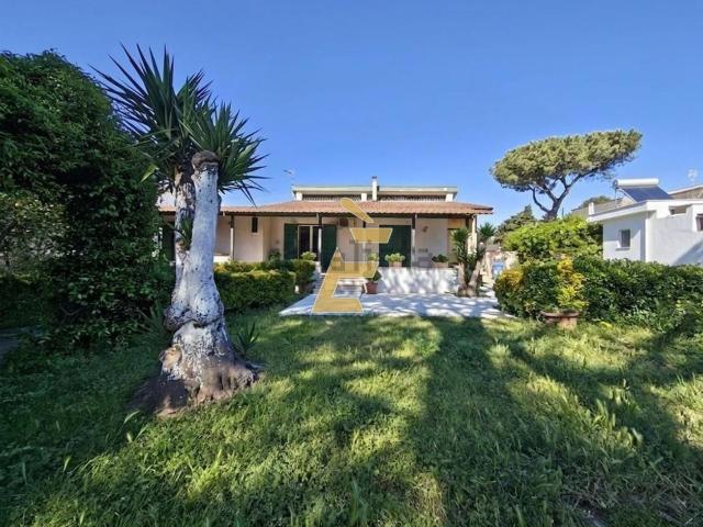 Case e ville in vendita di 222 m² in Via Ripuaria, 30