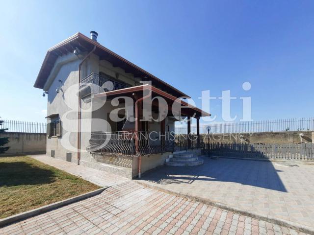 Case e ville in vendita di 222 m² in Via Torre Scafati