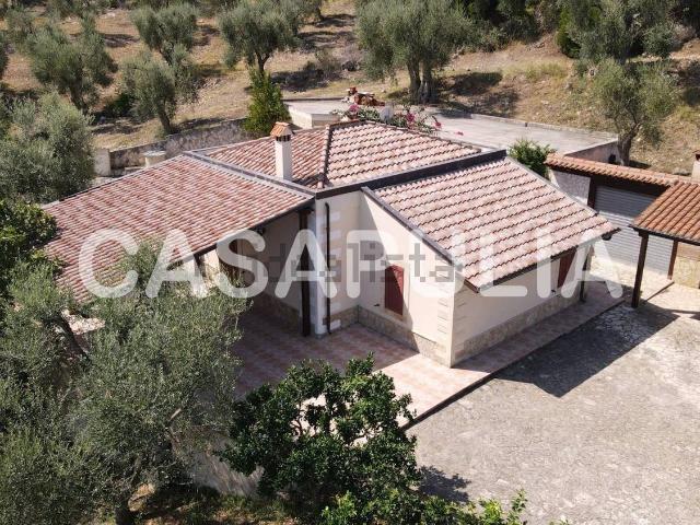 Case e ville in vendita di 222 m² in Contrada Santa Lucia
