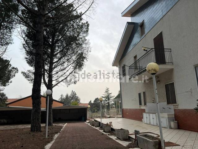 Case e ville in vendita di 2230 m²