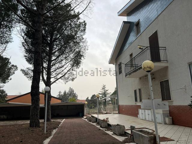 Case e ville in vendita di 2230 m²