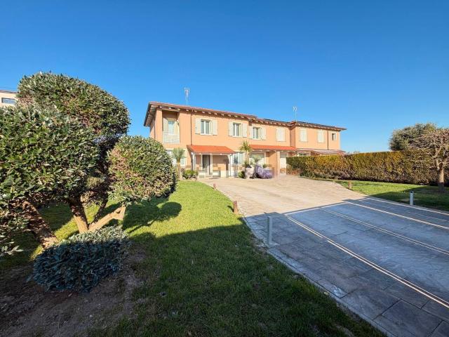 Case e ville in vendita di 223 m² in Via Capannaguzzo, 3681