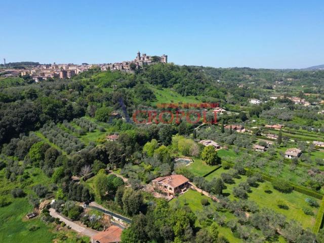 Case e ville in vendita di 223 m² in Via Circumlacuale